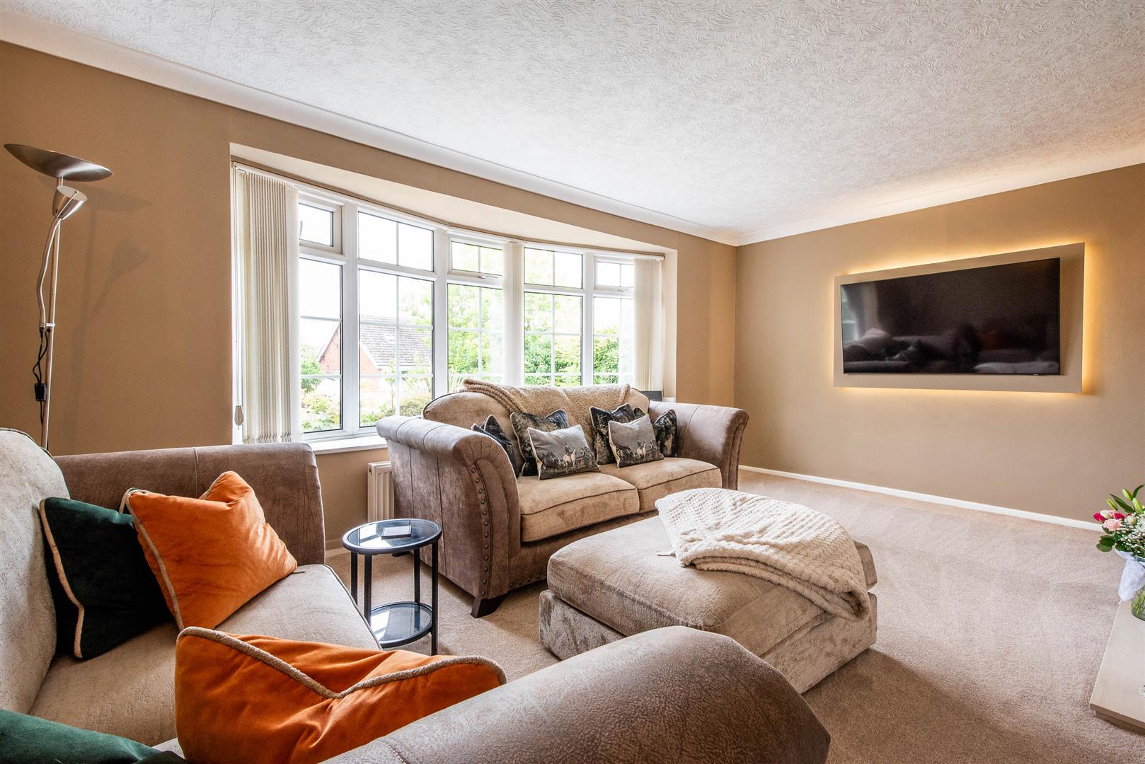 3 bed property in Hall Carr Lane, Preston